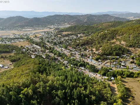 0 NE Carmen Street Roseburg OR 97470
