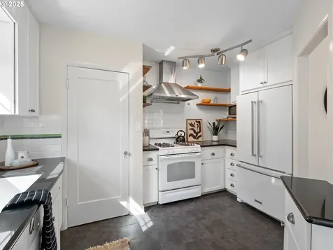 7229 SE Yamhill Street Portland OR 97215