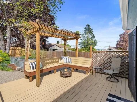 7229 SE Yamhill Street Portland OR 97215