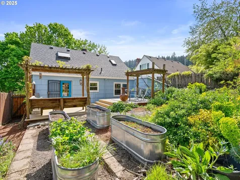 7229 SE Yamhill Street Portland OR 97215