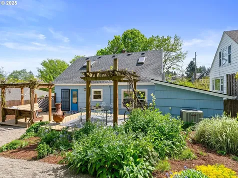 7229 SE Yamhill Street Portland OR 97215