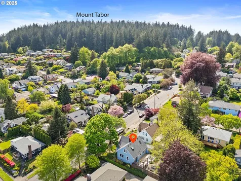 7229 SE Yamhill Street Portland OR 97215