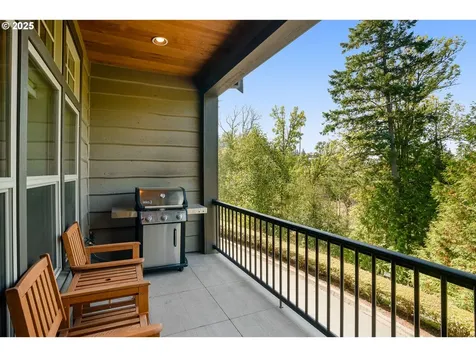 10546 SW Windwood Way Portland OR 97225