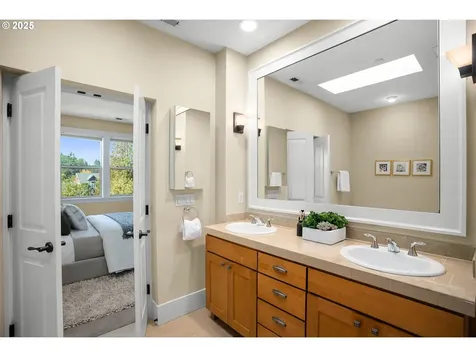 10546 SW Windwood Way Portland OR 97225