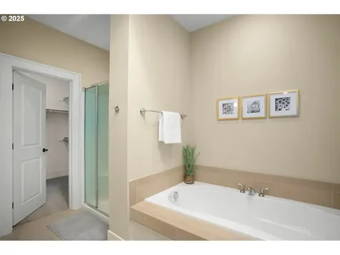 10546 SW Windwood Way Portland OR 97225