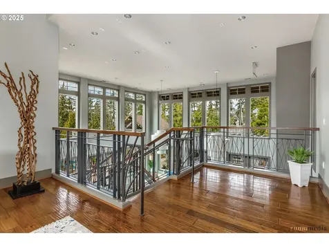10546 SW Windwood Way Portland OR 97225