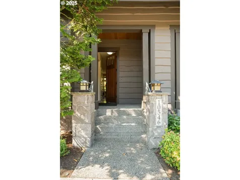10546 SW Windwood Way Portland OR 97225