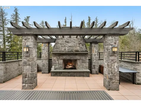 10546 SW Windwood Way Portland OR 97225