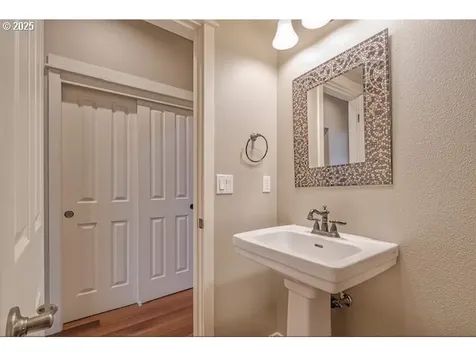 916 NE 73rd Avenue Hillsboro OR 97124
