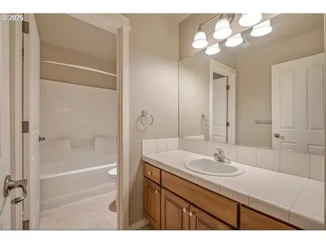 916 NE 73rd Avenue Hillsboro OR 97124