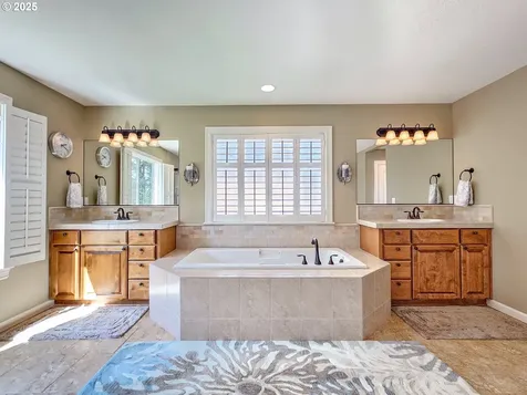 16023 Moss Lake Way Oregon City OR 97045