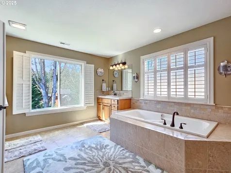 16023 Moss Lake Way Oregon City OR 97045