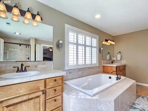 16023 Moss Lake Way Oregon City OR 97045