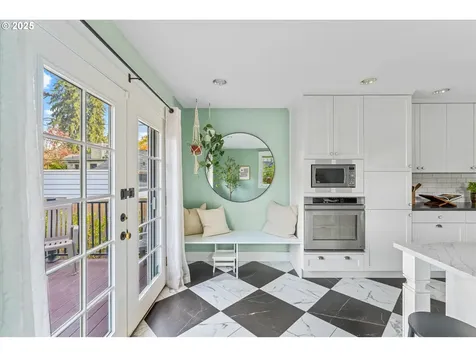 1990 SE Mulberry Avenue Portland OR 97214