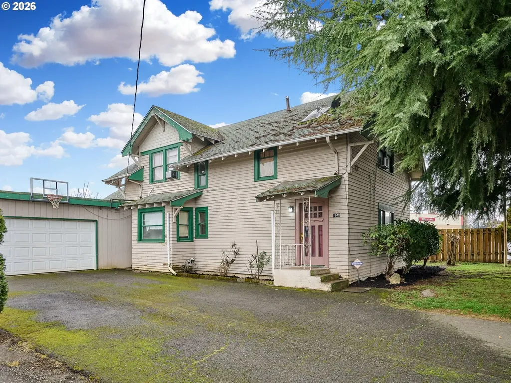 1740 Hardcastle Avenue Woodburn OR 97071
