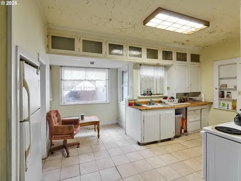 1740 Hardcastle Avenue Woodburn OR 97071