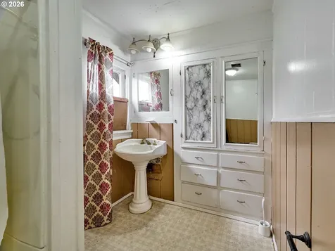 1740 Hardcastle Avenue Woodburn OR 97071