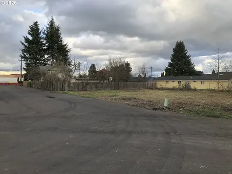 1740 Hardcastle Avenue Woodburn OR 97071