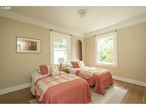 7922 SE Schiller Street Portland OR 97206
