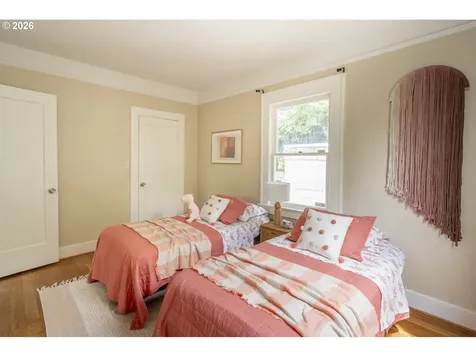 7922 SE Schiller Street Portland OR 97206