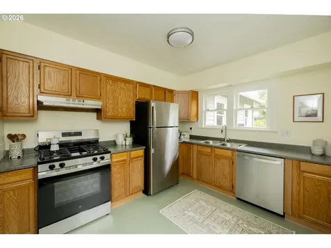 7922 SE Schiller Street Portland OR 97206
