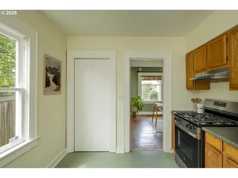 7922 SE Schiller Street Portland OR 97206