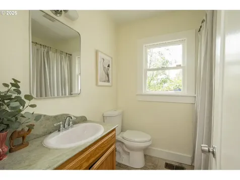 7922 SE Schiller Street Portland OR 97206