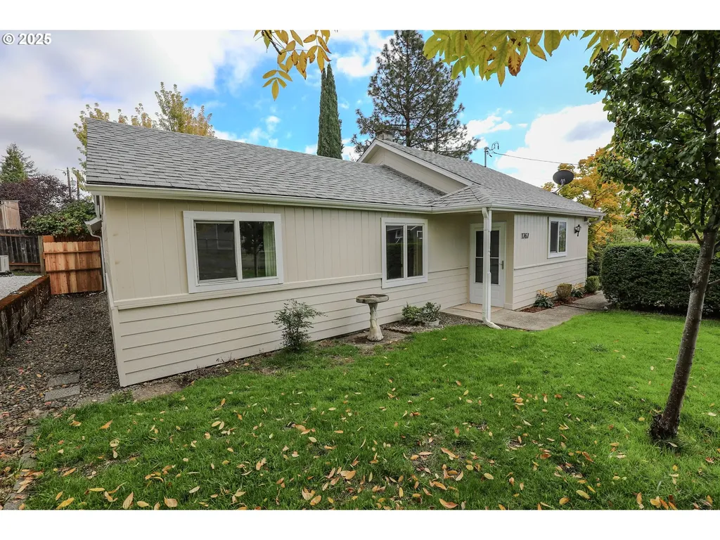 1767 NW Crouch Street Roseburg OR 97471