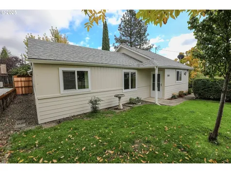 1767 NW Crouch Street Roseburg OR 97471