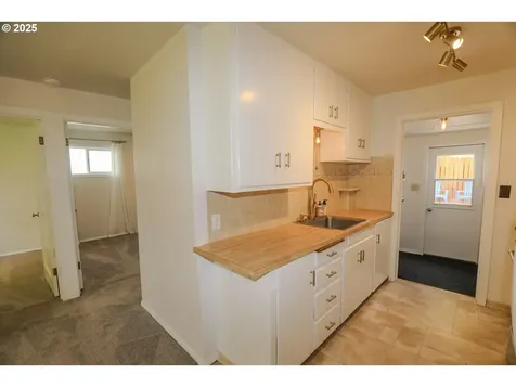 1767 NW Crouch Street Roseburg OR 97471