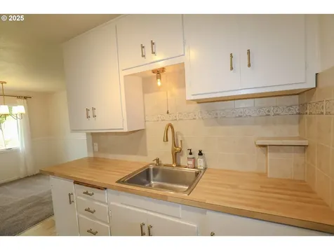 1767 NW Crouch Street Roseburg OR 97471