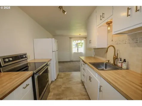 1767 NW Crouch Street Roseburg OR 97471