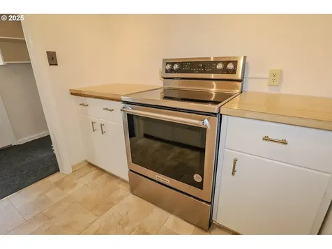 1767 NW Crouch Street Roseburg OR 97471