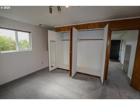 1767 NW Crouch Street Roseburg OR 97471