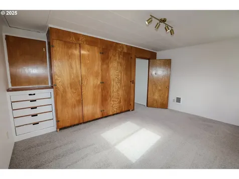 1767 NW Crouch Street Roseburg OR 97471