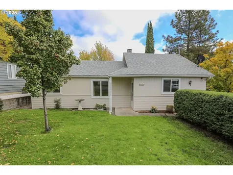 1767 NW Crouch Street Roseburg OR 97471