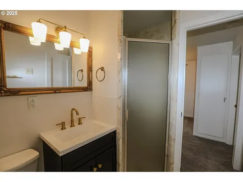 1767 NW Crouch Street Roseburg OR 97471