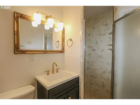 1767 NW Crouch Street Roseburg OR 97471