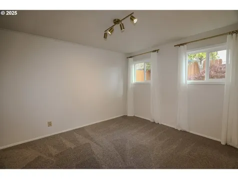 1767 NW Crouch Street Roseburg OR 97471