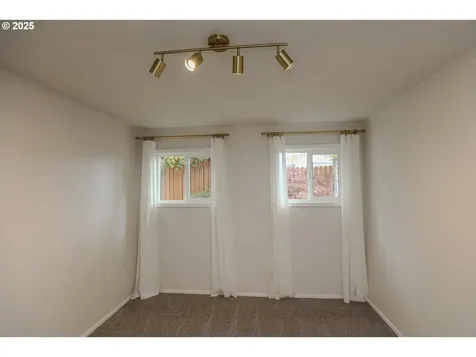 1767 NW Crouch Street Roseburg OR 97471