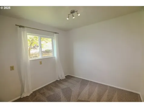 1767 NW Crouch Street Roseburg OR 97471