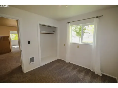 1767 NW Crouch Street Roseburg OR 97471