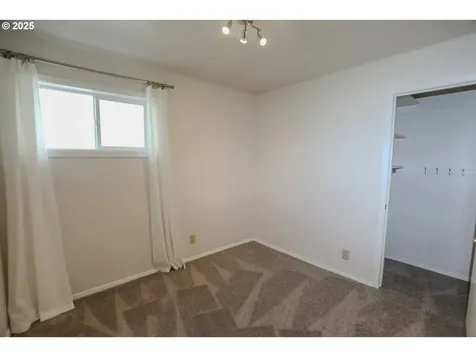 1767 NW Crouch Street Roseburg OR 97471