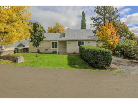 1767 NW Crouch Street Roseburg OR 97471