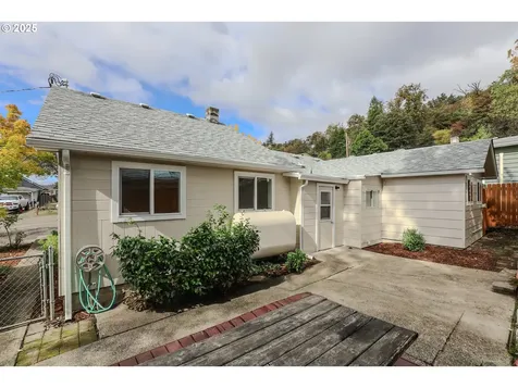 1767 NW Crouch Street Roseburg OR 97471