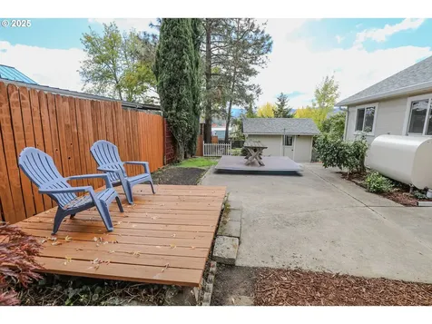 1767 NW Crouch Street Roseburg OR 97471