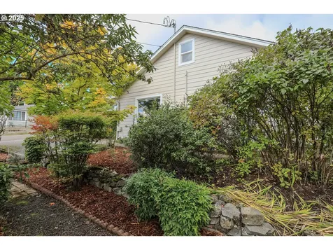1767 NW Crouch Street Roseburg OR 97471