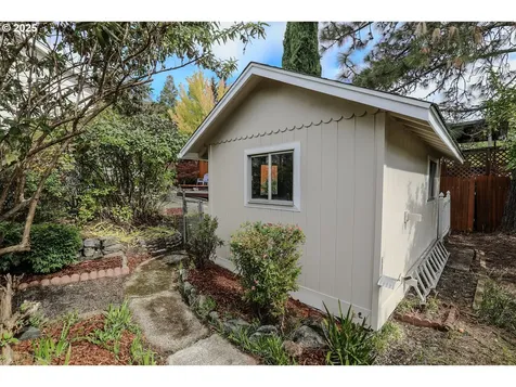 1767 NW Crouch Street Roseburg OR 97471