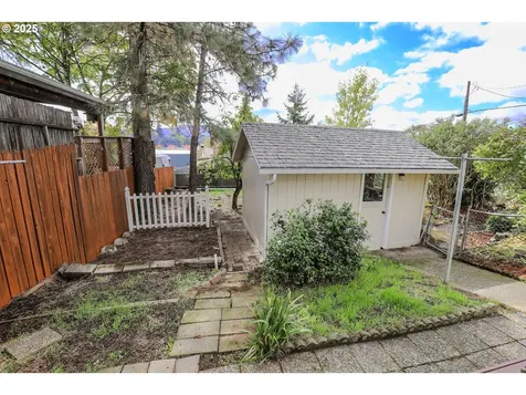 1767 NW Crouch Street Roseburg OR 97471