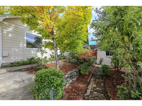 1767 NW Crouch Street Roseburg OR 97471